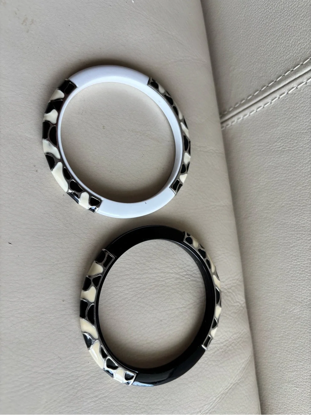 Stylish Black & White Resin Bangle Set - Women Accessories